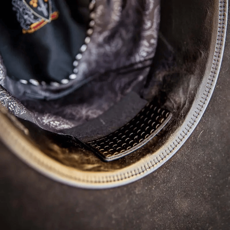 🎩 Hat Cinch – Fissa il tuo cappello con sicurezza