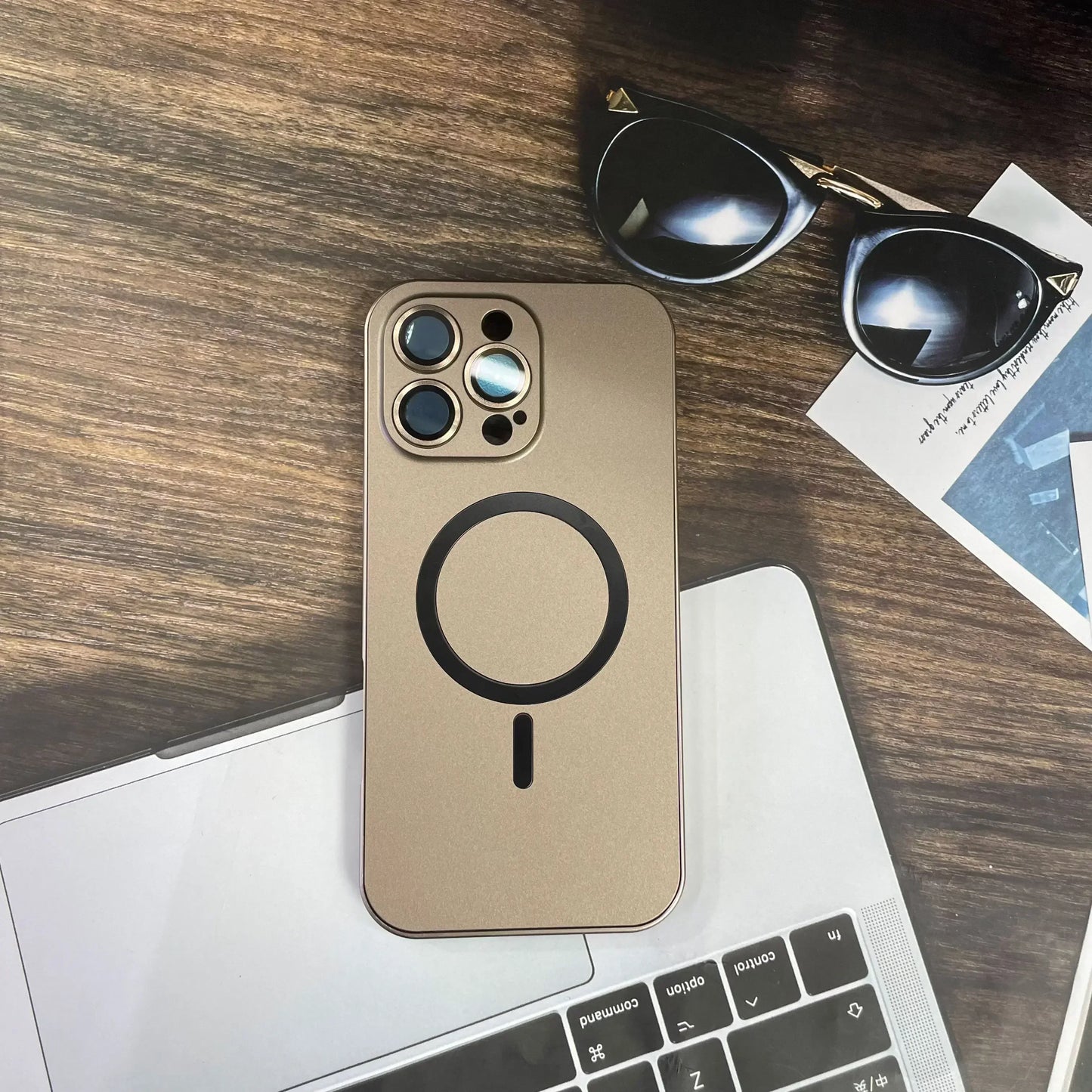 Enkelt magnetisk mobilcover i metal til iPhone