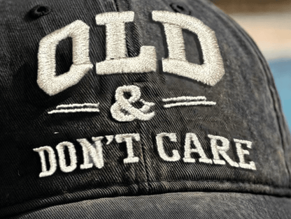 🧢 Offerta Calda di Capodanno 2026 | Cappellino Vintage Distressed “OLD & DON’T CARE”